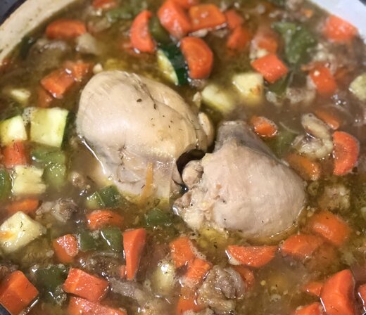 Chicken broth with chicken meat, carrots Organic